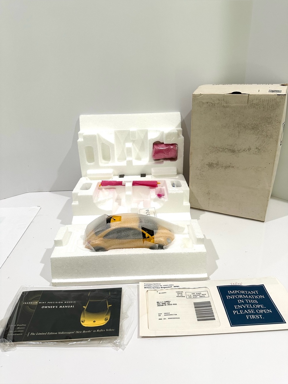 NIB Franklin Mint 2000 Limited Edition Volkswagen New Y2K Beetle Yellow 1:24